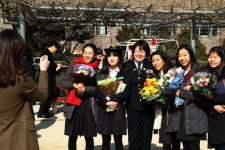 ‘경찰관 엄마’ 졸업식 참석