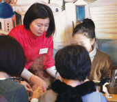 “아줌마·이모 대신 ‘이름’ 불러주세요”