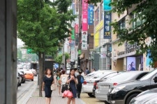 압구정역 4번 출구에서 길을 잃다