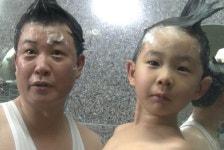 아빠 어디가 목욕탕, 김성주-민율 부자 닭 벼슬 머리 공개 눈길
