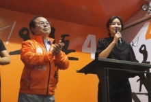 김성령, 오거돈 지지 유세…“키 작은 사람 좋다”