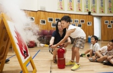 “집밖으로 나가 119 전화해요”