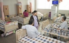 “치매 등 노인성 질환 병간호에 지친 가족들 도와드려요”