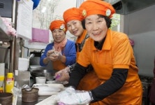 살림 하던 어머니들, 일터서 인생 이모작 나섰다