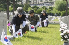 강남구 여성예비군, 국립서울현충원 묘역 가꾸기 봉사활동