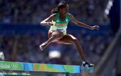[리우올림픽]여자 육상선수, 신발 찢어져 맨발 투혼…결승권 따내