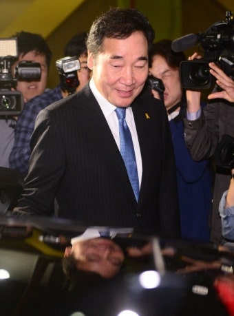총리에 이낙연, 국정원장에 서훈 지명… 비서실장에 임종석