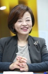 진선미 의원 “공감대 넘혀온 삶... 물음의 끈잡고 정치하겠다”