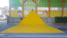 횡단보도 앞 교통사고 예방…성동구, 모든 초등학교 앞에 ‘옐로카펫’