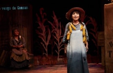 [공연 속으로] 불온한 시선, 그리고 폭력 - 두 이주 여성의 환멸 그린 연극 텍사스 고모 -