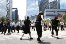 스트레칭 하듯 직장 내 조직문화 성평등하게 풀어요