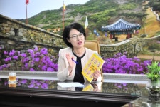 정미영 부산 금정구청장 걸어서 10분 도서관 40개로 확대