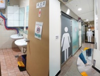 남자 화장실에도 기저귀교환대 필요해…서울시 유니버설디자인 도입