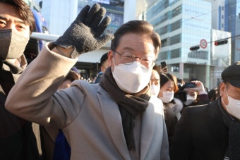 서울 민심 잡기 위해 연남동 찾은 이재명 후보