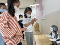 강남구, AI 로봇 리쿠로 어린이·어르신 디지털 교육