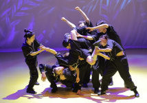 비보이와 현대무용수의 세계 춤 여행 얼쑤, 얼쓰