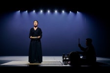 버티고 살아남은 ‘여성 소리꾼’이 쓴 역사...이자람은 또 나아간다