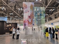 “More with Art”…‘아트부산 2025’ 화려한 막 올랐다