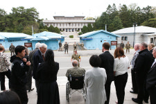 판문점 특별견학 1년6개월만 재개…일반인 개방은 미정