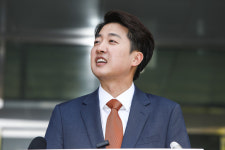 [포토] 개혁신당 이준석, 단일화 선 그어…“사퇴 요구? 나는 사퇴 요정 아니다”