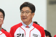 “김문수 이미 졌다” vs “끝까지 노력” 대선 D-1 보수진영 분열 격화