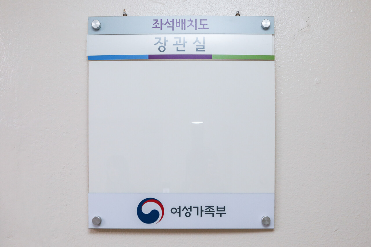 강선우, 다양한 시선으로 사회 편견과 갈등에 도전