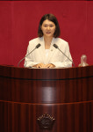 “이준석 징계해야 혐오·차별 멈춰” 최연소 의원 손솔 국회 첫 연설