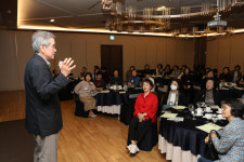이계호 교수 “물 많이 마실수록 건강에 좋다?…하루 2리터, 오히려 독 될 수도”