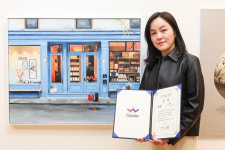 디자이너·자영업자 출신 ‘독학 화가’들, 파리 무대로