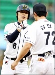 김재호 '4타점 맹타'…두산, 삼성에 12-5 완승