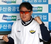 [준PO 승장패장] 김경문 감독 3차전에는 (홍)상삼이가 잘 해줘야