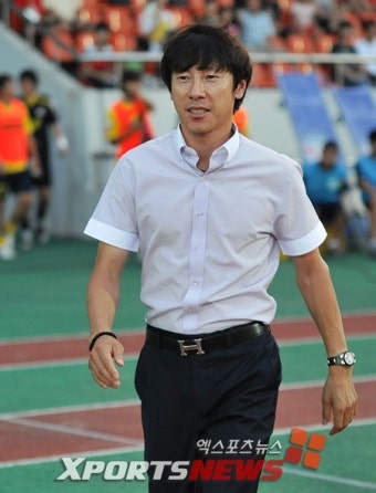 [엑츠포토] 멋지게 등장하는 신태용 성남 감독