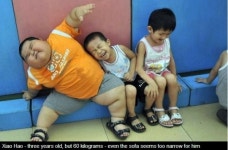 中 슈퍼 우량아 등장…정말 세 살 맞아?