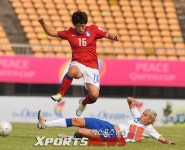 김나래 이 정도 태클쯤이야![포토]