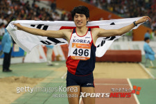 [AG 육상] 김덕현, 근육경련 이기고 멀리뛰기 금메달