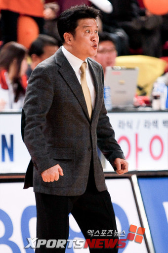 '버럭' 유도훈 감독, '빨리 코트 복귀해~'[포토]