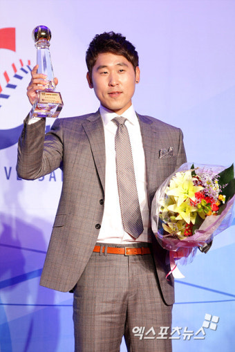 '투수 4관왕' 윤석민, 2011 프로야구 최고 선수 영예