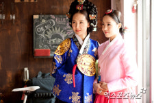 인수대비 채시라-함은정, 선후배의 다정한 모습 공개