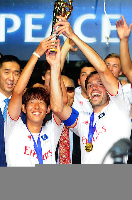 손흥민, UEFA 유로파리그 결승서 맨체스터 유나이티드 꺾고 우승!