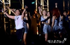 싸이콘서트 팬들과 함께 열정의 무대 연출[포토]