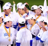 승영이엔씨 | [삼성우승] 이승엽 '10년만의 우승을 맛보는 라이언 킹'[포토]