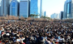 솔로대첩 1호 커플 탄생, 인파로 인해 진행은 삐걱