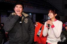 안승민 미녀와 함께라면 즐거워~[포토]