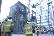 선릉역 오렌지 팩토리 화재 현장 전소된 건물 모습 [포토]