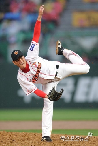 김광현 '외다리로 중심 잡기'[포토]