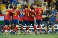 '솔다도 결승골' 스페인, 우루과이에 2-1 승리