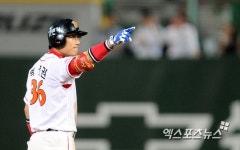 싹슬이 박정권 나! 무쇠팔 박정권이야~[포토]