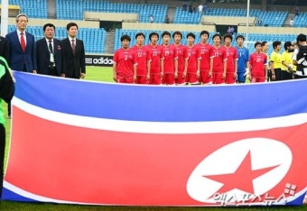 '결연한 의지의 북한 여자 축구대표팀'[포토]