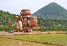 농촌의 흔한 마을회관, 진격의 농부 엄청난 크기에 감탄