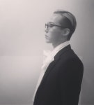 지드래곤 젠틀맨, 턱시도+안경 댄디한 매력